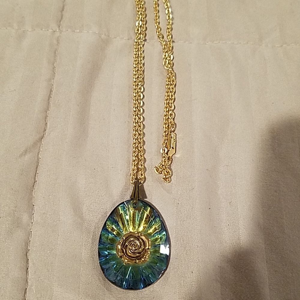 Cool crystal detailed stone with a good rose - Picture 1 of 2